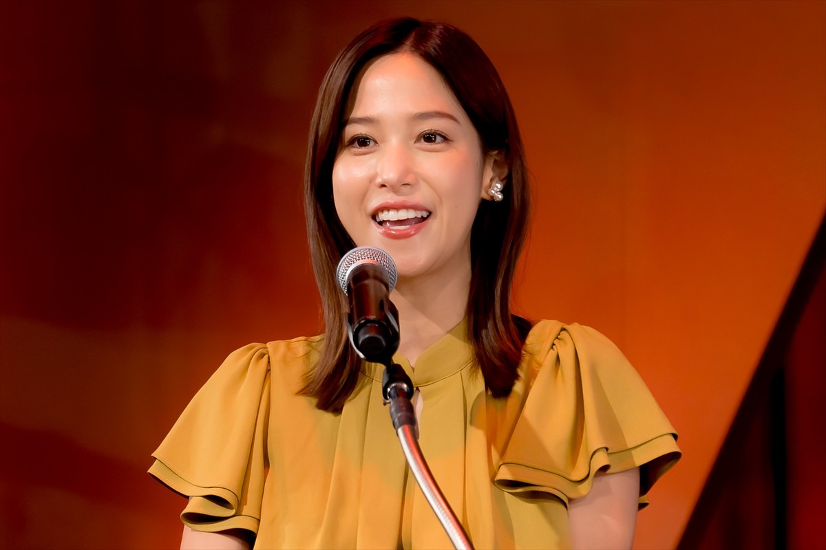 KARA、12年ぶりにリメイクされた「GO GO サマー！」のダンス生披露　ミニスカートで登場