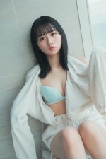 日向坂46上村ひなの写真集『そのままで』より