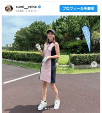 笑顔でベストスコア更新を報告　※「鷲見玲奈」インスタグラム