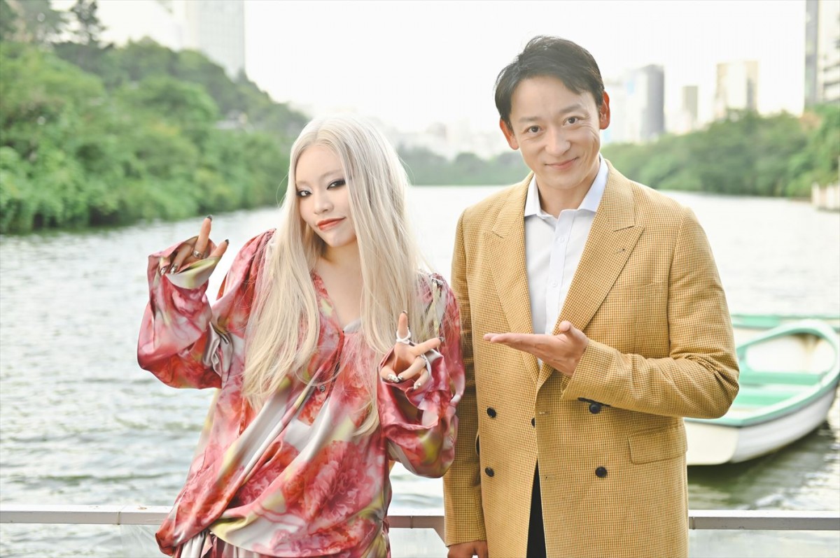 木曜ドラマ『ハヤブサ消防団』より(左から)ちゃんみな、山本耕史