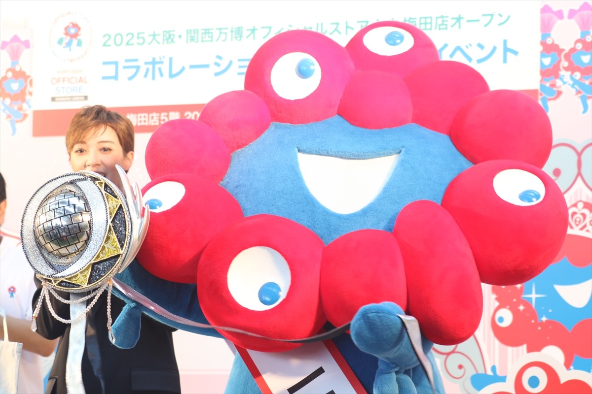 宝塚歌劇団月組・風間柚乃、ミャクミャクに“シャンシャン”を生レクチャー「ベテランなんじゃない？」