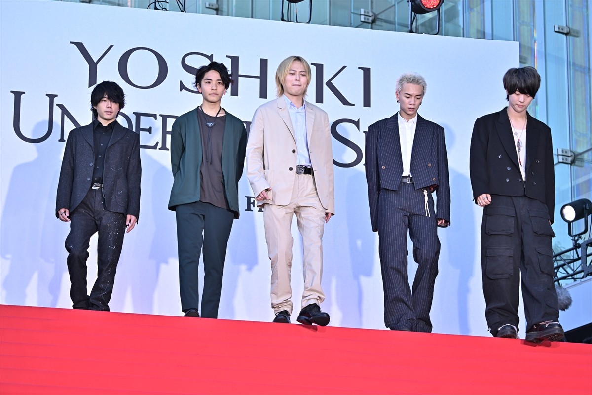 YOSHIKI、ハリウッドに名を刻む初の日本人に　HYDEとともに六本木に登場