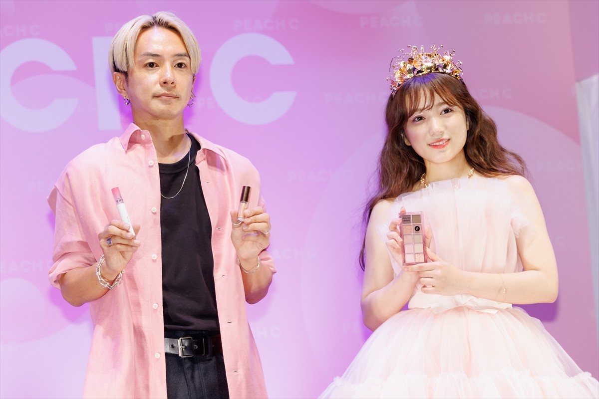 IVE・REI、“桃コーデ”でイベント登壇　3ヵ月ぶりの来日に「すごくうれしい気持ち」