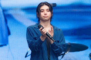 村上虹郎、映画『キリエのうた』プレミアムライブに登場