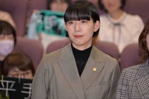 江口のりこ、『うちの弁護士は手がかかる』完成披露試写会・舞台挨拶に登場