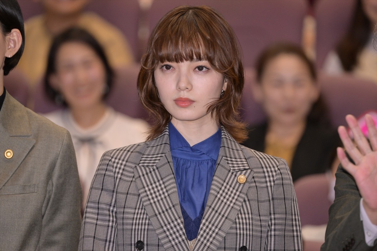 平手友梨奈、ムロツヨシから“殺傷能力が高い言い間違い”暴露され「本当に申し訳なかったです」