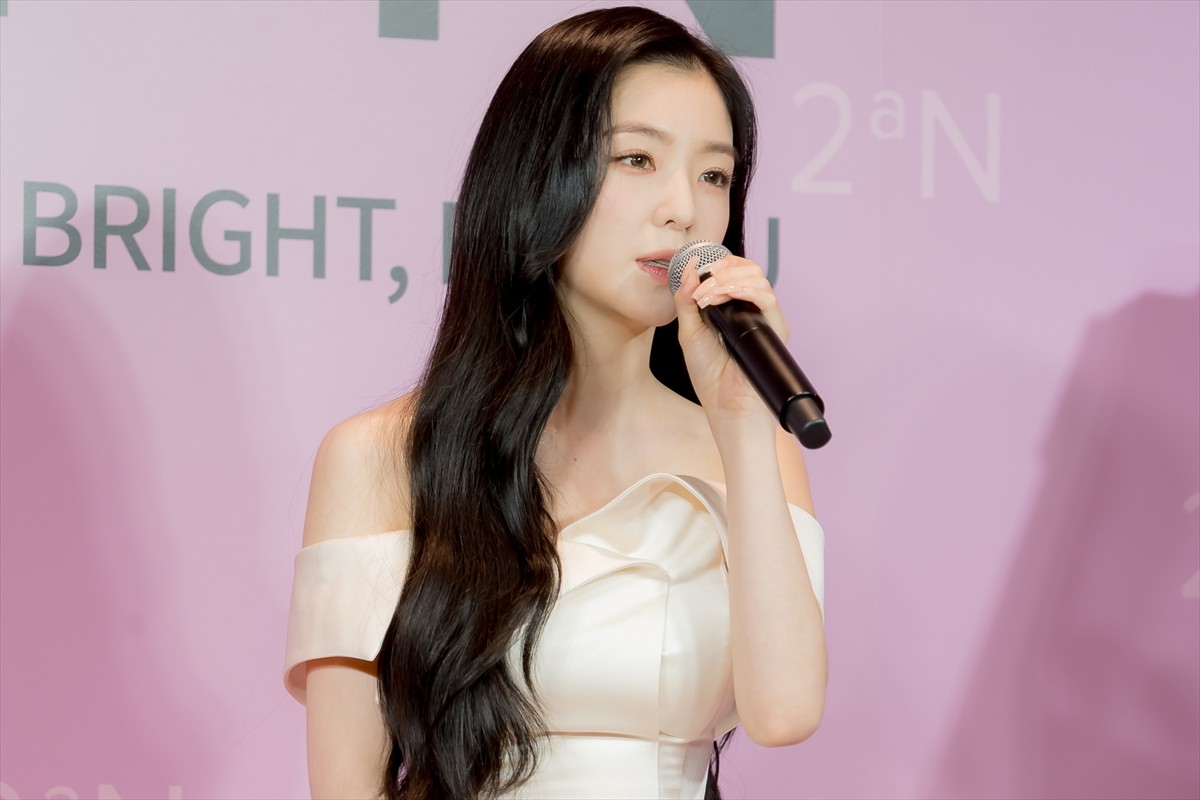 Red Velvet・アイリーン、自分を輝かせるためにしていることは「運動」　白のミニワンピでイベント登場