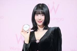 TWICE・MOMO、Wonjungyo 誕生1周年記念 記者発表会に登場