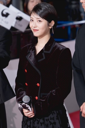 浜辺美波、映画『ゴジラ-1.0』ワールドプレミア レッドカーペットイベントに登場