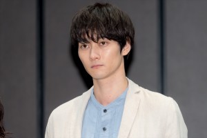 柳俊太郎、『けむたい姉とずるい妹』記者会見に登場