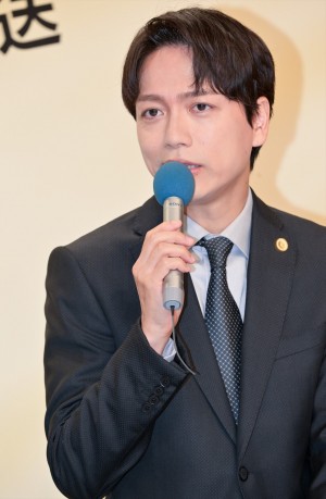 山崎育三郎、ドラマ8『ハイエナ』記者会見に登場