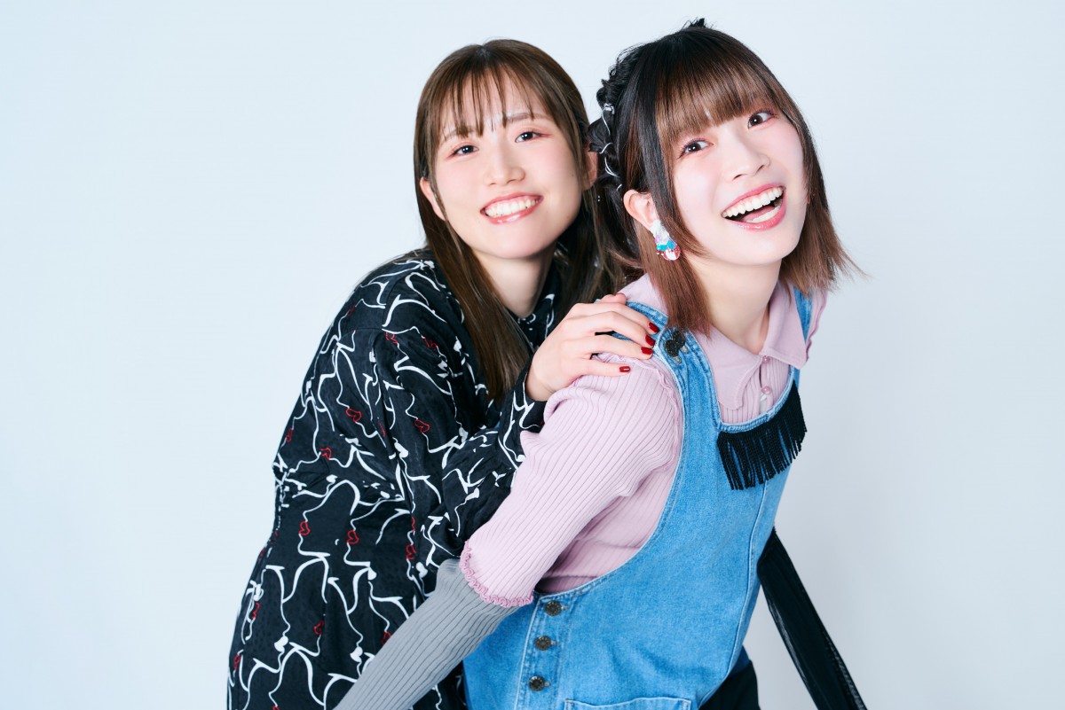 (左から)長谷川育美&青山吉能