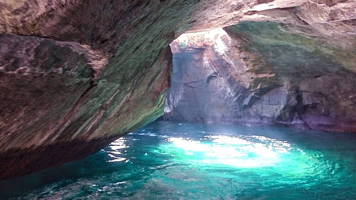 まるで海外絶景ランキング」が発表！ 1位はイタリア“青の洞窟”のような