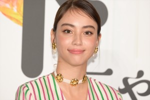 滝沢カレン、映画『窓ぎわのトットちゃん』完成披露舞台挨拶に登場