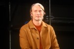 「東京コミックコンベンション2023」のセレブ・ステージに登場したマッツ・ミケルセン