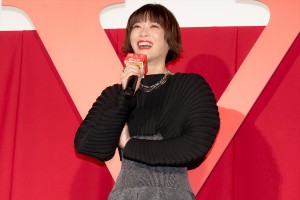 上野樹里、映画『隣人X -疑惑の彼女-』公開記念舞台挨拶に登場