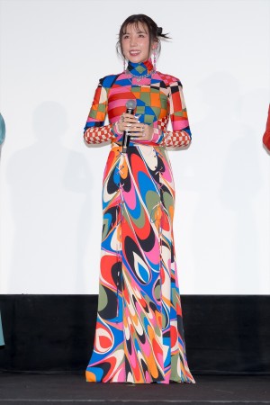 仲里依紗、映画『屋根裏のラジャー』初日舞台挨拶に登場