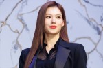 TWICE・SANA、イヴ・サンローラン・ボーテ ジャパン アンバサダー就任会見に登場