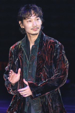 綾野剛、Netflixシリーズ『幽☆遊☆白書』決戦前夜祭・全世界最速上映イベントに登場