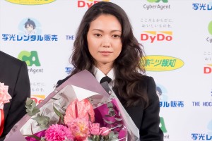 二階堂ふみ、「第48回報知映画賞」授賞式に登場