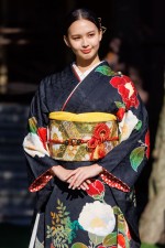白河れい、芸能界デビュー＆新成人晴着お披露目撮影会に登場