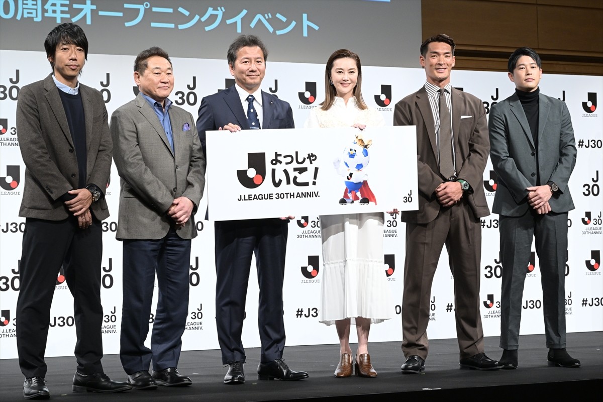 観月ありさ、後輩・朝日奈央の代役で急遽イベント登場もJリーグとの縁明かし拍手喝采