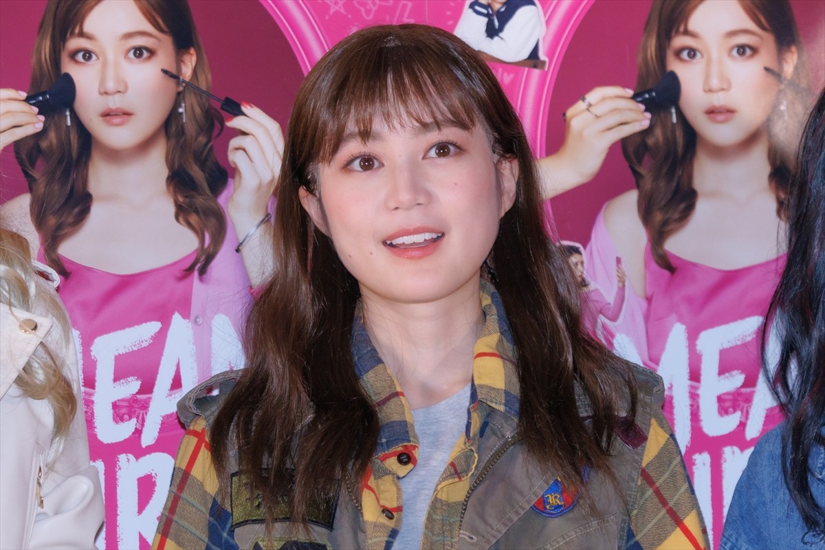 生田絵梨花、“親友”役・田村芽実と和気あいあい「気付くと触ってたり」