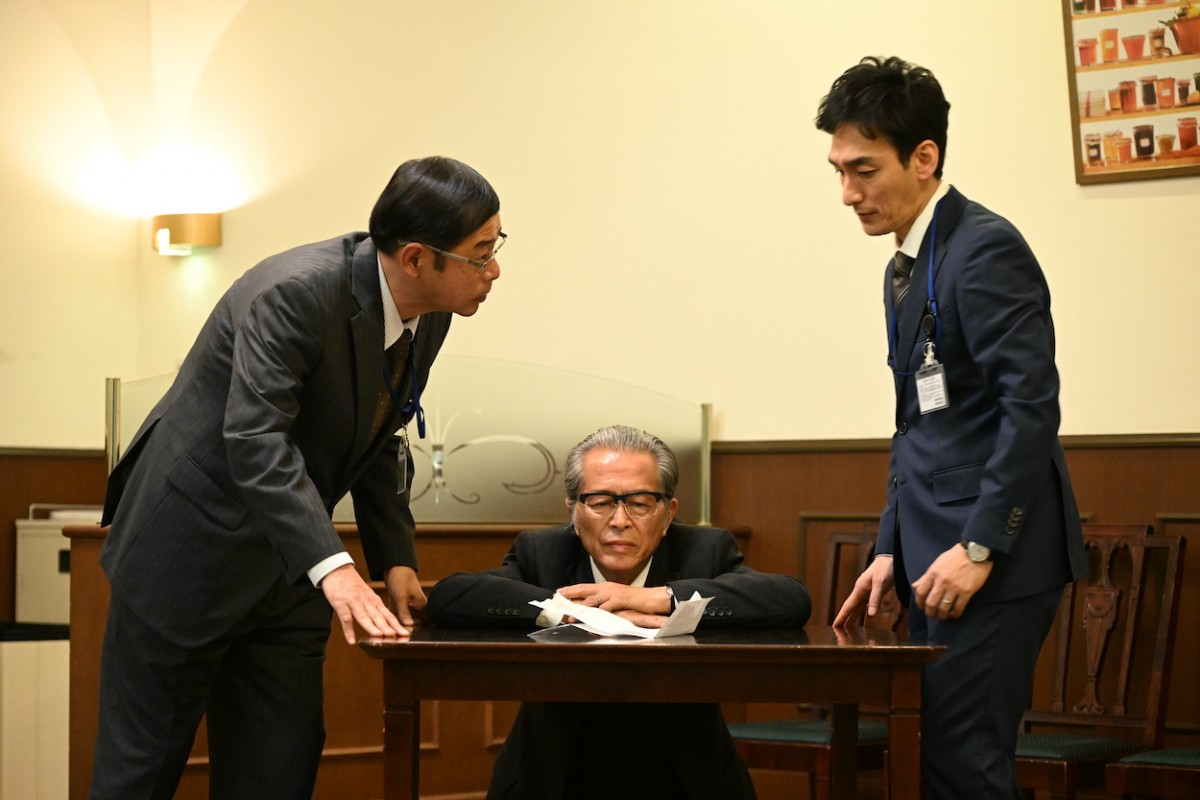 『罠の戦争』第2話　“亨”草なぎ剛、政策秘書“虻川”田口浩正の排除を画策