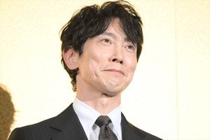 佐々木蔵之介、映画『シャイロックの子供たち』 完成披露舞台挨拶に登場