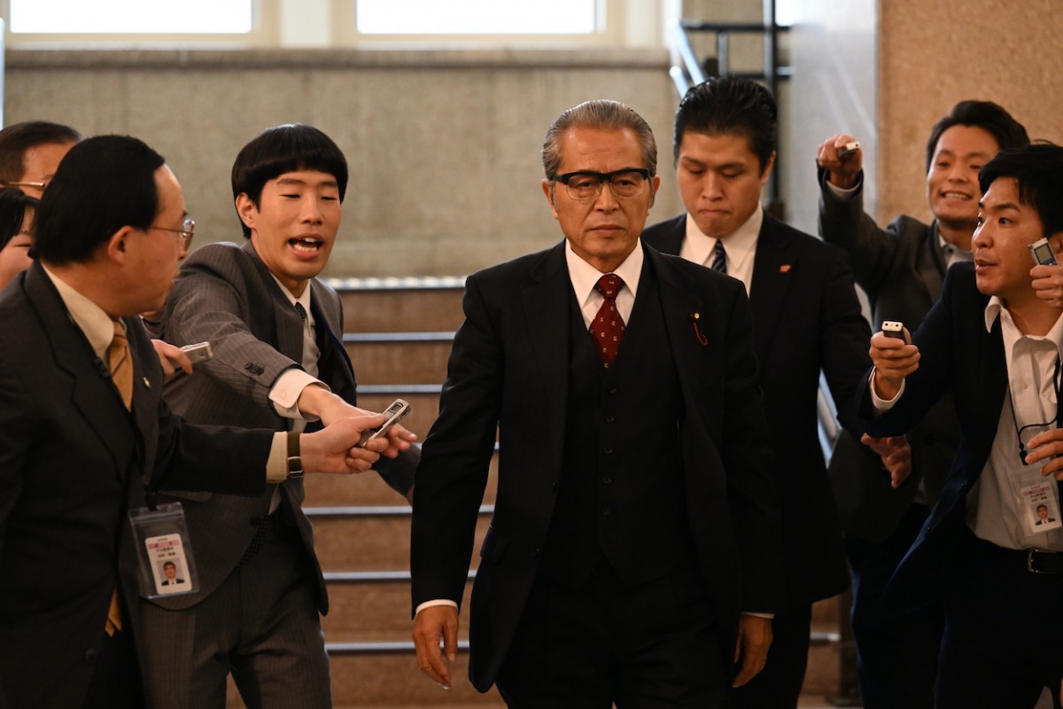 『罠の戦争』草なぎ剛、月曜22時に帰還　熱演に称賛続々「心持ってかれる」