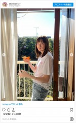 佐藤栞里のTシャツ＆ジーパンコーデ ※「佐藤栞里」インスタグラム