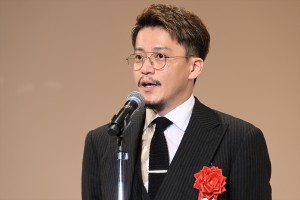小栗旬、2023年 エランドール賞 授賞式に登場