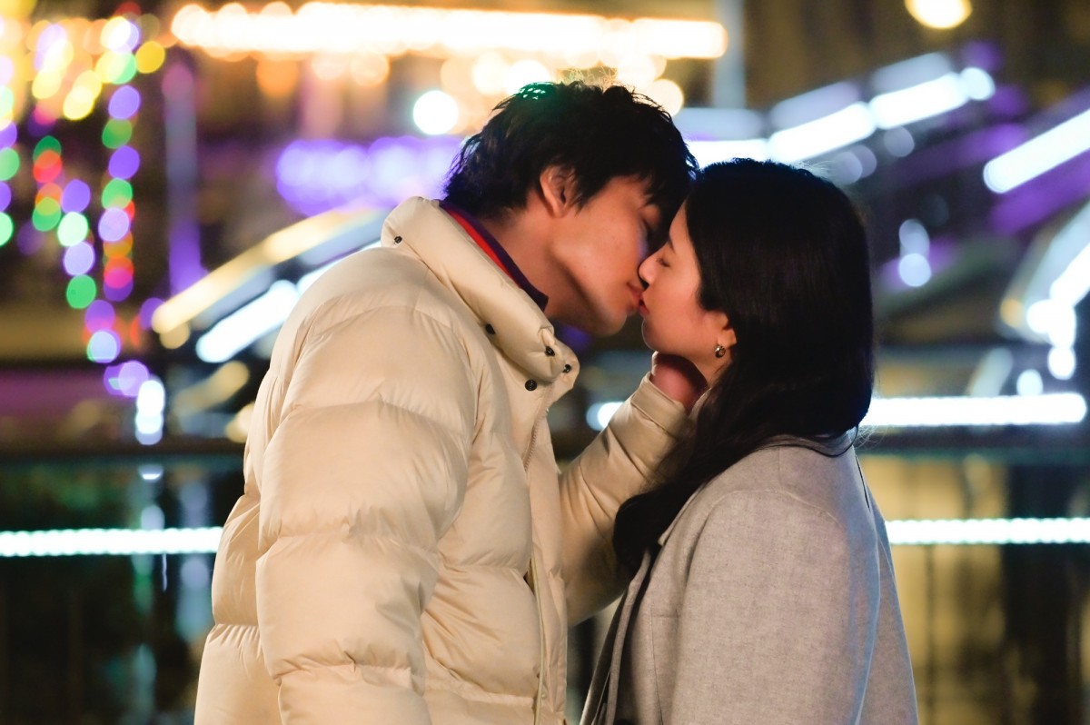 『星降る夜に』第4話　“鈴”吉高由里子＆“一星”北村匠海、2回目の“情熱キス”