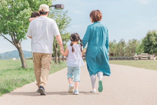Z世代の約半数「将来、子どもがほしくない」　4割強は「お金の問題以外」に理由【子育てに関するZ世代の意識調査】