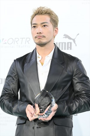 SWAY、スニーカーベストドレッサー賞 2023 授賞式・記者発表会に登場