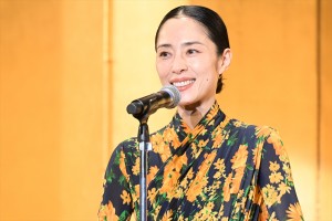 深津絵里、2023年 エランドール賞 授賞式に登場