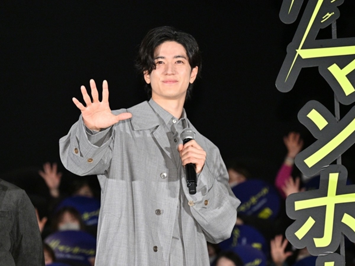 Hey! Say! JUMP・中島裕翔、映画『#マンホール』“前夜祭上映”舞台挨拶に登場