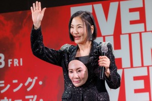 広瀬香美、『エブリシング・エブリウェア・オール・アット・ワンス』公開直前ライブ付きイベントに登場