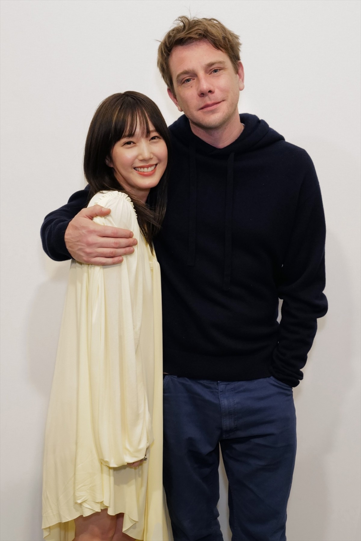 エミリー・ラタコウスキー、植物モチーフの大胆ルックでロエベのショーに