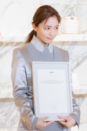 川口春奈、FENDI ジャパンブランドアンバサダー就任記者会見に登場