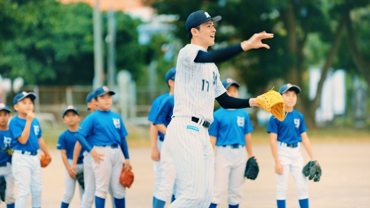 佐々木朗希選手が野球を頑張る子どもたちに差し入れのサプライズ！　「ほっともっと」新CM公開