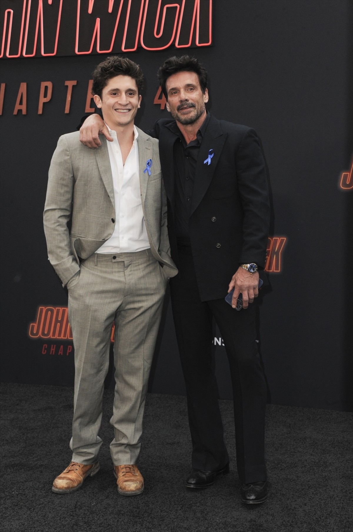 『ジョン・ウィック』プレミアでランス・レディックさんを偲ぶブルーリボン　真田広之も登場