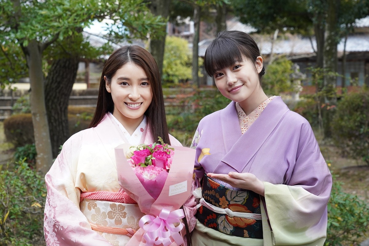 映画『わたしの幸せな結婚』で母娘役で初共演を果たした(左から)土屋太鳳、今田美桜