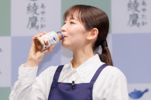 吉岡里帆、「綾鷹」新製品発表会に登場