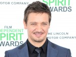 ジェレミー・レナー、事故で眼球が飛び出ていた