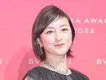 【動画】広末涼子、心機一転全身真っ白なパンツスタイルで撮影に臨む