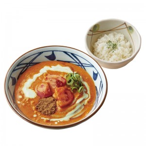 TOKIO×「丸亀製麺」コラボに新作！　「豆乳仕立ての冷やしトマたまカレーうどん」登場