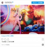 ディオールが制作したピーチ姫モチーフのジャンプスーツ　※「アニャ・テイラージョイ」インスタグラム