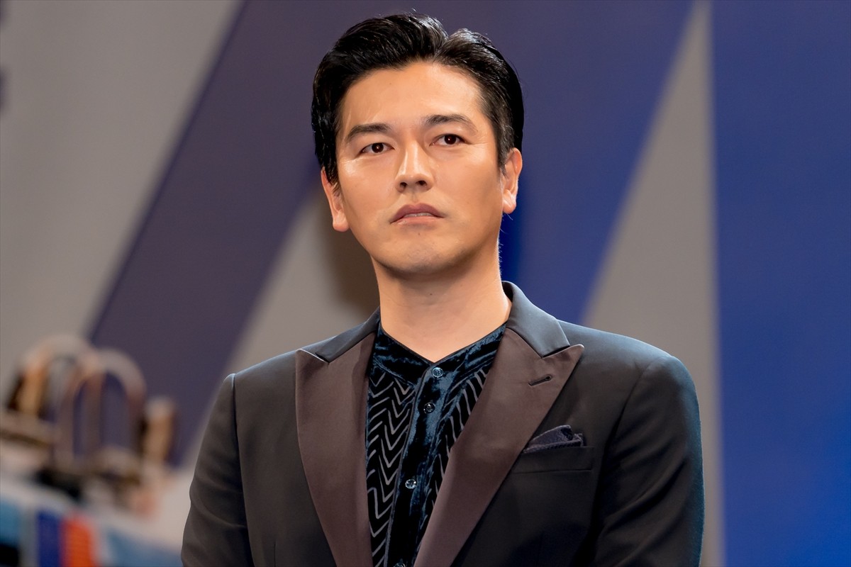 鈴木亮平、菜々緒＆賀来賢人からの“クレーム”にタジタジ