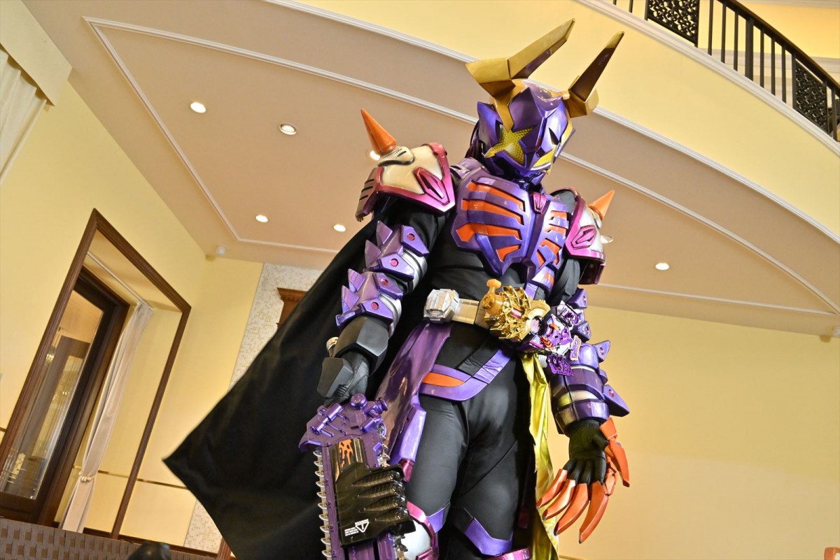 『仮面ライダーギーツ』33話「慕情I:バッファ無双!」場面写真